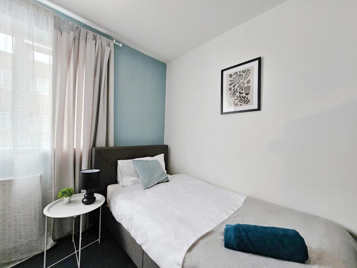 Guest House - Close To All Amenities 北安普敦 外观 照片