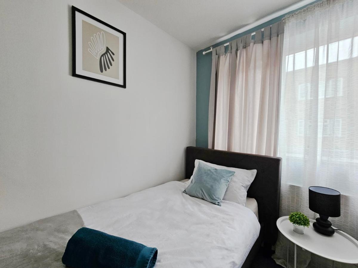 Guest House - Close To All Amenities 北安普敦 外观 照片